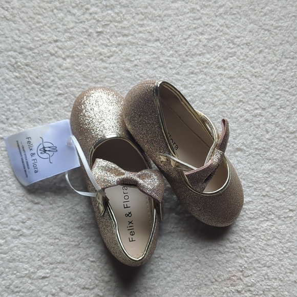 Other - Felix & Flora Girls Gold Glitter Bow Flats - Dress Shoes (Size 7)